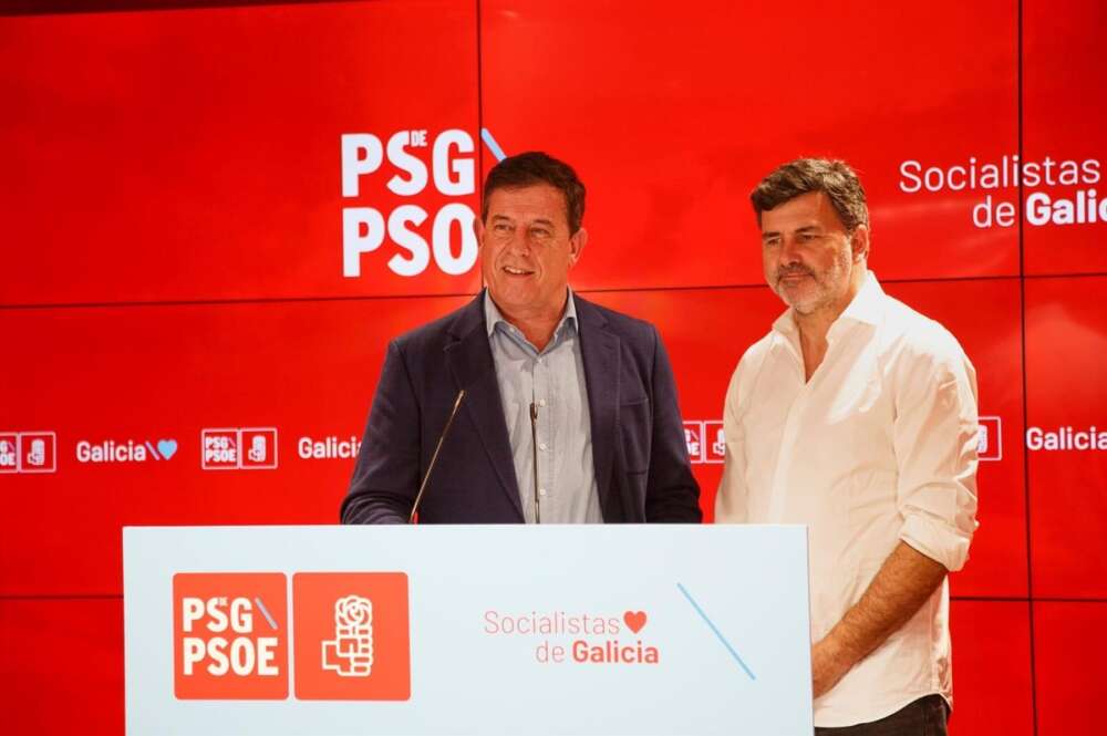 El secretario xeral del PSdeG, José Ramón Gómez Besteiro, con el candidato a las europeas Nicolás González Casares