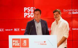 El secretario xeral del PSdeG, José Ramón Gómez Besteiro, con el candidato a las europeas Nicolás González Casares