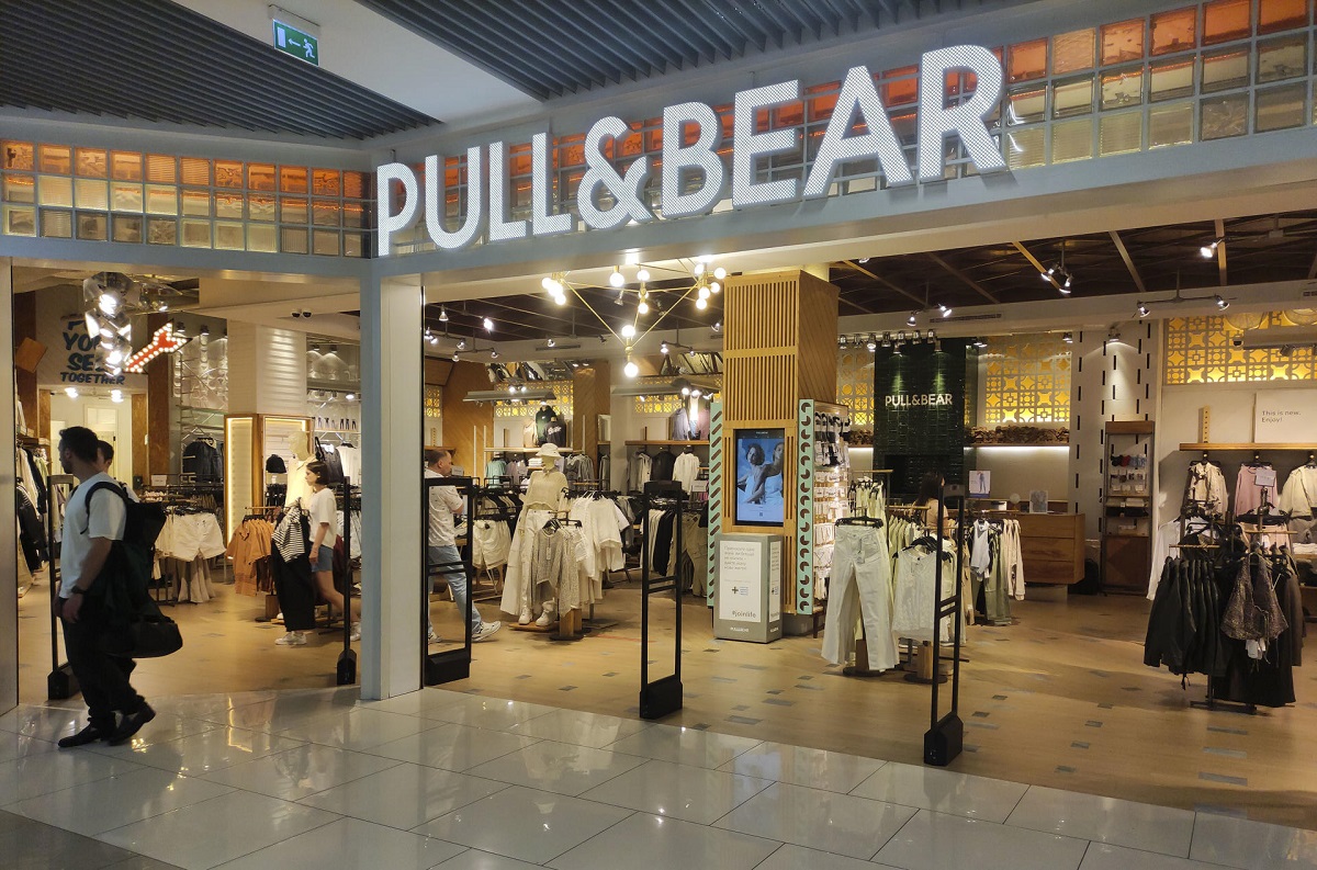 Tienda de Pull&Bear, del grupo Inditex, reabierta en Ucrania