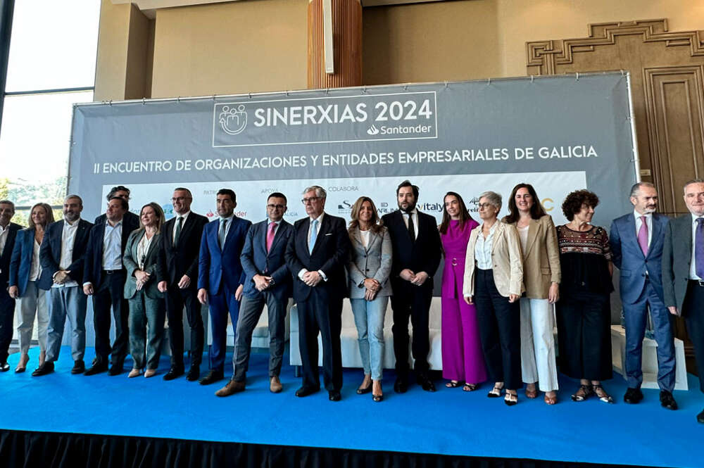 Foto de familia del evento Sinerxias 2024: II Encuentro de organizaciones y entidades empresariales de Galicia