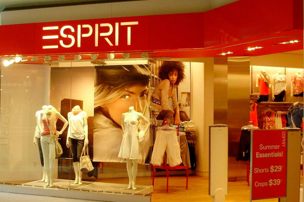 Exterior de una Tienda Esprit