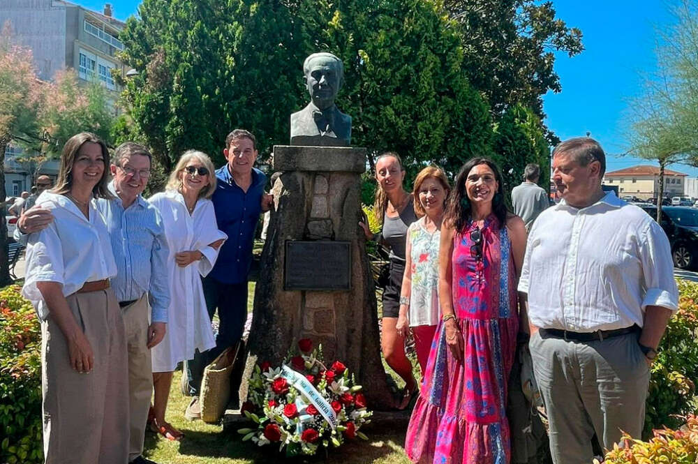 Acto de los socialistas gallegos por el 25 de julio, Día de Galicia, ante la estatua de Castelao en Rianxo (A Coruña)