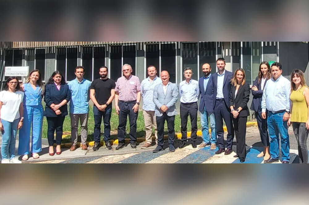 Representantes de empresas e instituciones que forman parte del Consorcio Galego para a Reciclaxe Química de Téxtiles Posconsumo