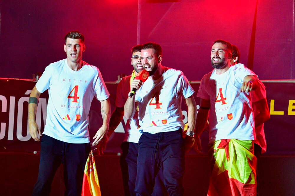 Álvaro Morata, David Raya, Dani Carvajal y Nacho Fernández durante la celebración de la victoria en la Eurocopa de la selección española de fútbol, a 15 de julio de 2024, en Madrid (España)