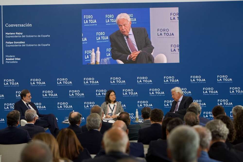 Mariano Rajoy y Felipe González debaten en el foro empresarial celebrado en A Toxa e impulsado por el presidente de Hotusa