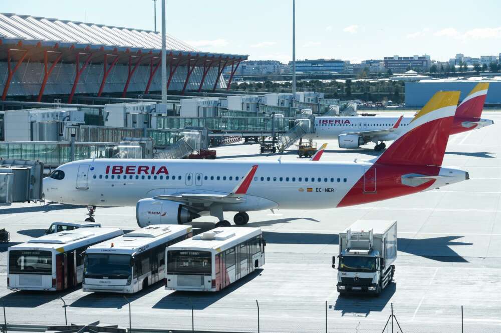 Aviones de Iberia esperan en pista en la Terminal 4 del Aeropuerto Madrid-Barajas Adolfo Suárez, a 28 de enero de 2023, en Madrid. - Gustavo Valiente - Europa Press -