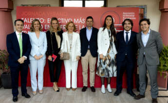 Junta directiva de la Asociación de Becarios de la Fundación Barrié, con la presidenta Pilar Romero Vázquez Guliás en el centro / Pedro Cobo