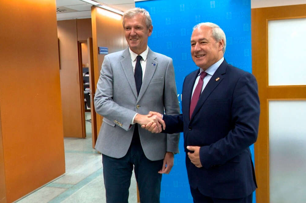 El presidente de la Xunta de Galicia, Alfonso Rueda, y el presidente de la Diputación Provincial de Lugo, José Tomé, minutos antes del encuentro mantenido este miércoles en la Delegación Territorial de la Xunta. En Lugo, a 17 de julio de 2024