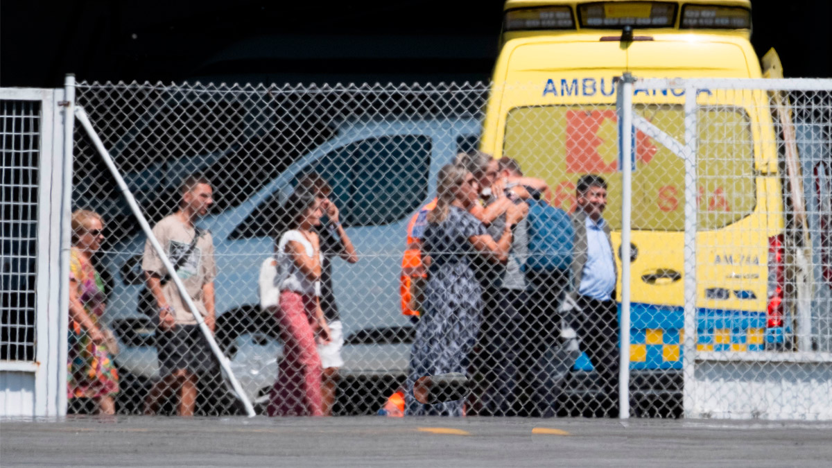 Reencuentro de los supervivientes con sus familiares y las autoridades, en el Aeropuerto Internacional de Santiago-Rosalía de Castro, a 28 de julio de 2024, en Santiago de Compostela, A Coruña, Galicia (España). - César Arxina - Europa Press