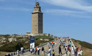 Turistas en la Torre de Hércules / Turismo Coruña