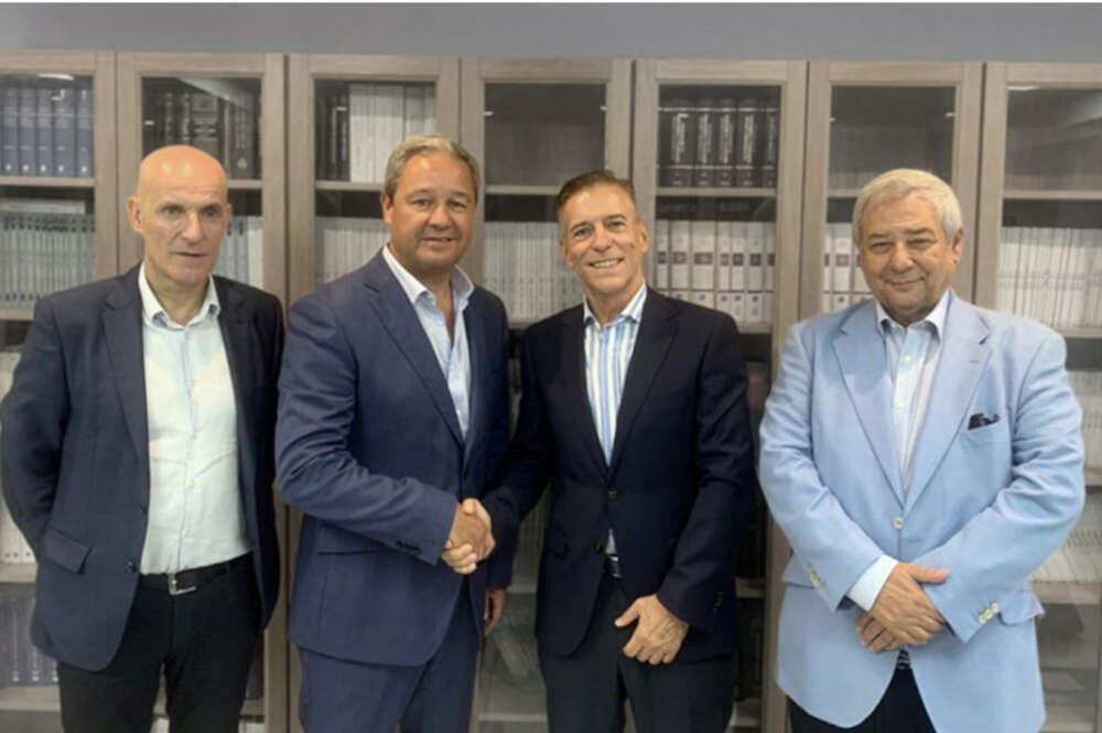 De izquierda a derecha: Federico Muñoz (Equipo Directivo Wairbut) - Constantino Fernández (Presidente Grupo Altia) - Gerardo Cañibano (Consejero Delegado de Wairbut) - Pedro Calero (Equipo Directivo Wairbut)