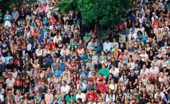 Personas en un evento multitudinario