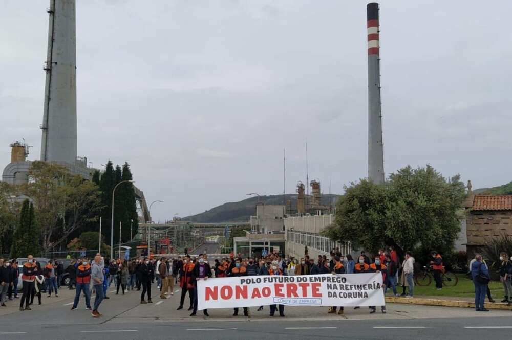 Imagen de archivo de una protesta frente a la refinería de Repsol en A Coruña