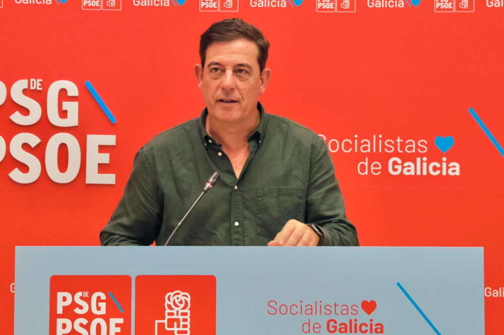 El secretario xeral del PSdeG, José Ramón Gómez Besteiro, en rueda de prensa