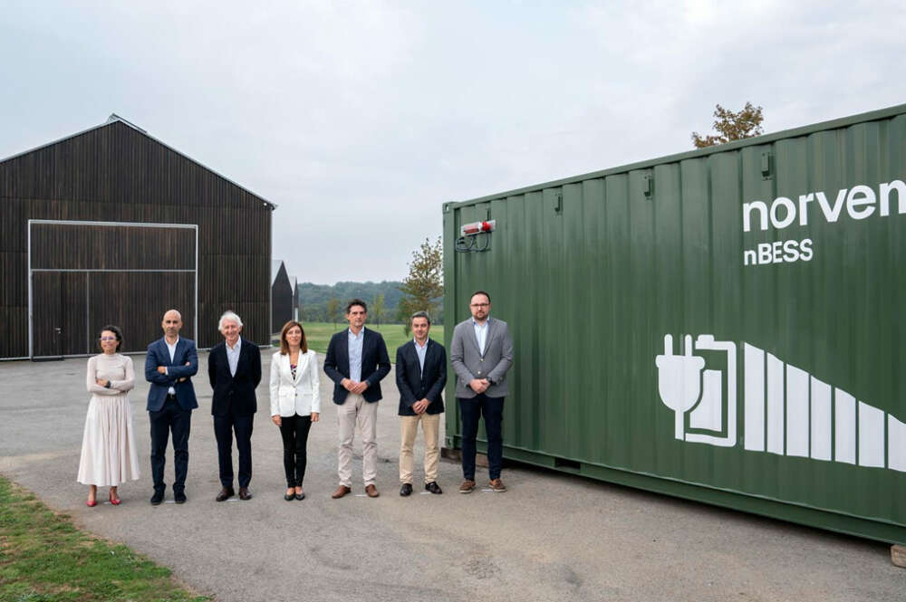 La conselleira de Medio Ambiente visita el Centro de Innovación Norvento Energía