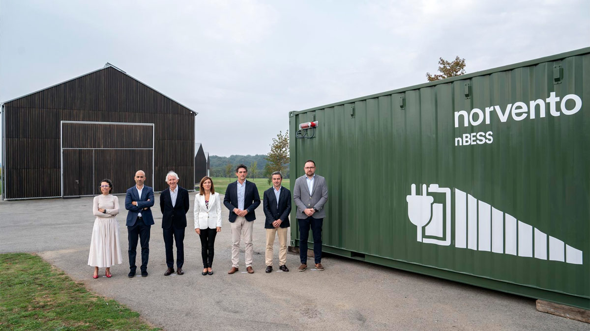 La conselleira de Medio Ambiente visita el Centro de Innovación Norvento Energía