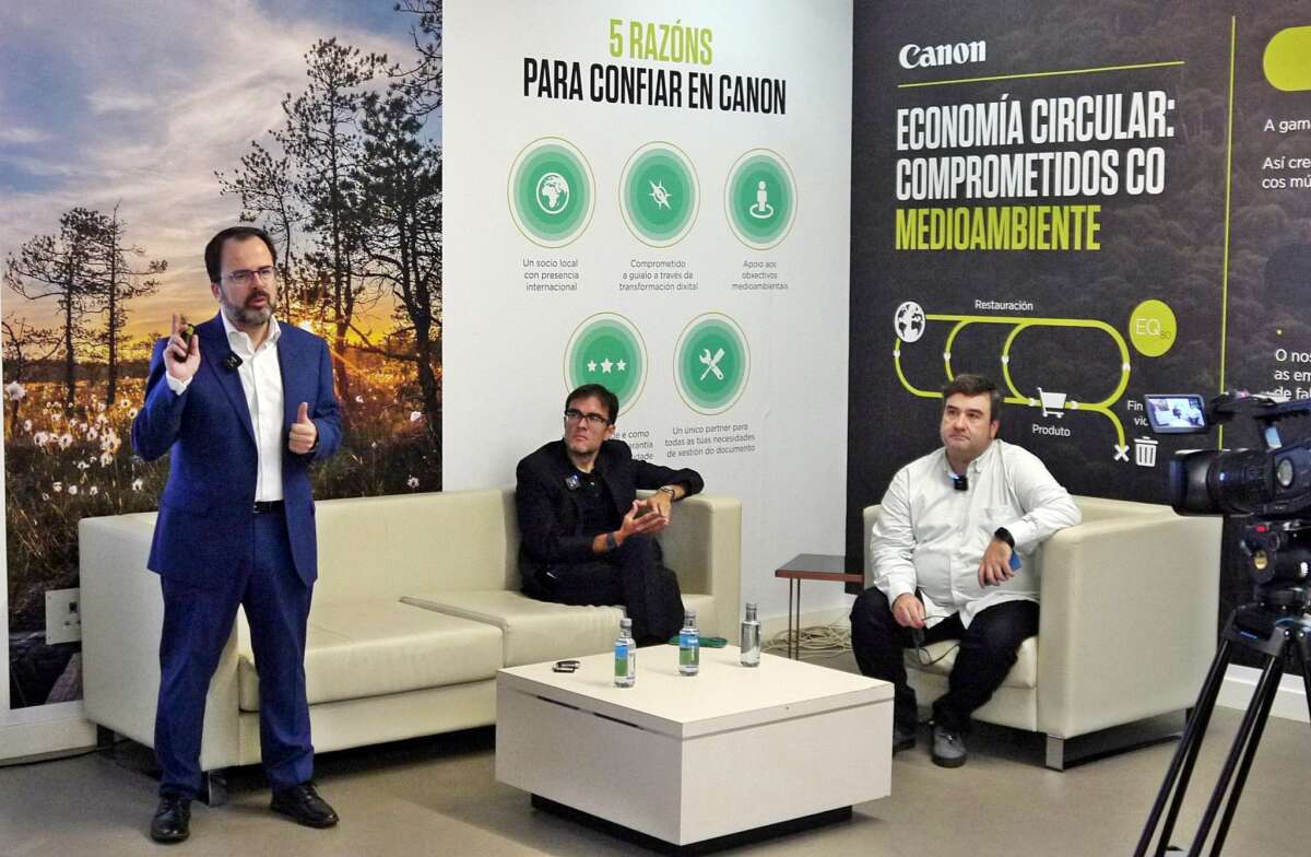 José Javier González, asesor de Gestivalue Capital, junto a Jorge Vázquez, CEO de Redegal, y Pablo López, CEO de Creativigo / Círculo de Empresarios de Galicia