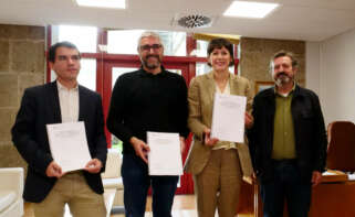 Los profesores de la UDC José Antonio Blanco y Carlos Aymerich junto a la portavoz nacional del BNG, Ana Pontón, y el diputado Luis Bará en la presentación de un estudio sobre la AP-9 - BNG