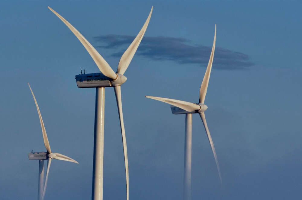 Aerogeneradores en el parque eólico de Sil y Meda, a 31 de mayo de 2023, en Esgo