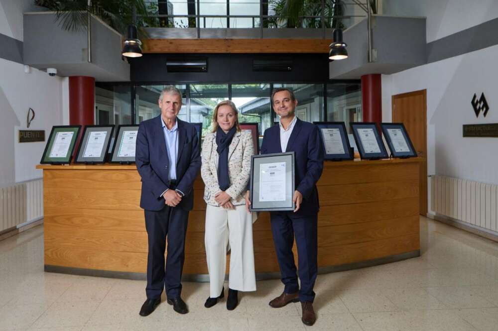 La CEO de Grupo Puentes, Purificación Torreblanca, recibió la acreditación de Responsabilidad Social, IQNet SR10.