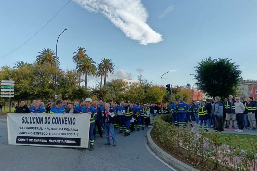 Más de 300 personas de la plantilla de Navantia Ferrol y Fene cortan el tráfico ante la Delegación del Gobierno, en A Coruña / Europa Press