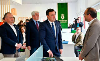 Visita del presidente de la Diputación de A Coruña, Valentín González Formoso, en mayo de 2022 al Green Coworking das Pontes, uno de los 11 centros de la Red de Coworking