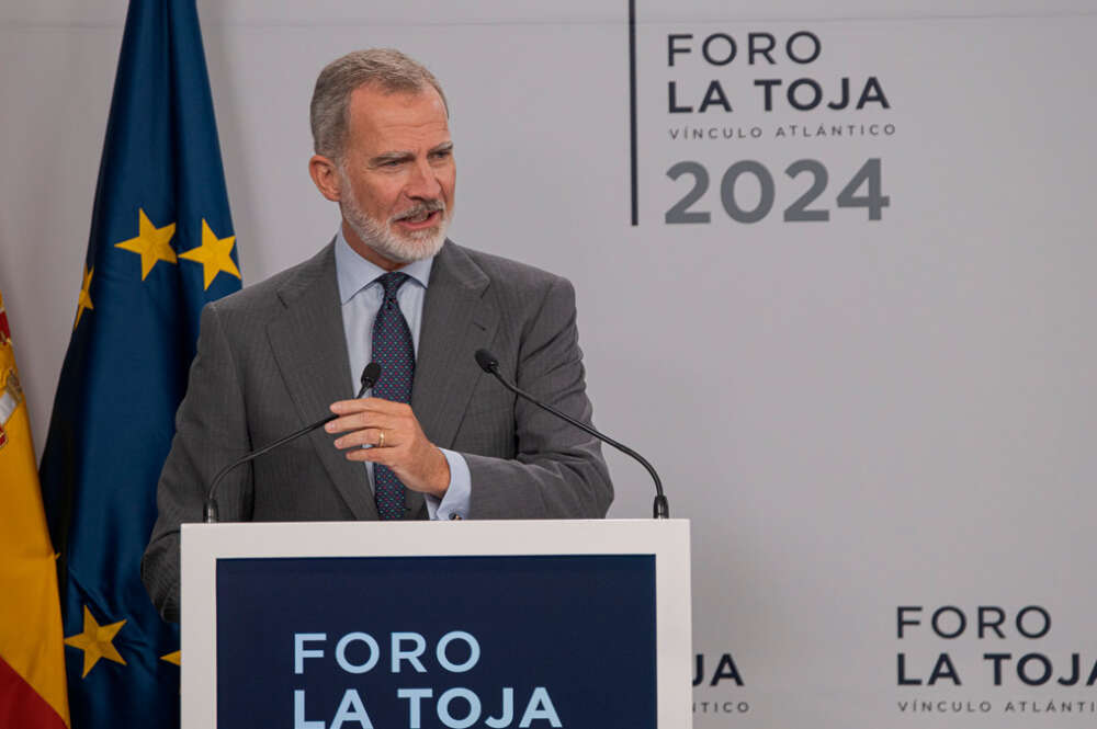 El Rey Felipe VI inaugura la VI edición del "Foro La Toja-Vínculo Atlántico", durante la primera jornada del Foro de La Toja-Vínculo Atlántico, en Eurostars Gran Hotel La Toja, a 3 de octubre de 2024, en La Toja, Pontevedra, Galicia (España)