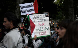 Decenas de personas durante una manifestación en apoyo a Palestina, desde Atocha hasta la plaza de Callao, a 27 de septiembre de 2024, en Madrid (España).