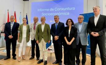 Foto de familia de la presentación del Informe de Coxuntura Socioeconómica del Foro Económico de Galicia