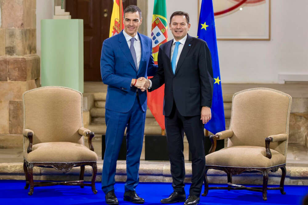 El presidente del Gobierno, Pedro Sánchez (i), y el primer ministro de la República Portuguesa, Luís Montenegro (d), mantienen un encuentro durante la XXXV Cumbre Hispano-Lusa