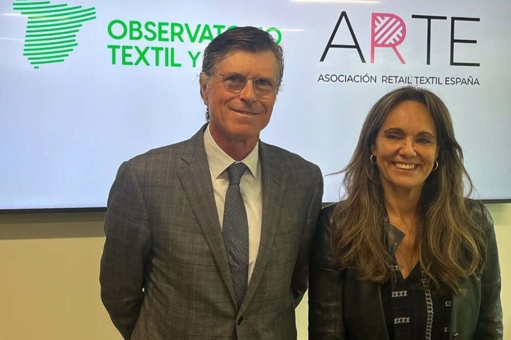 La presidenta de ARTE, Ana López-Casero y el presidente del Observatorio del Textil y de la Moda, Juan Parés