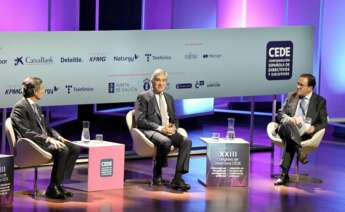 José María Álvarez-Pallete y Francisco Reynés, presidentes de Telefónica y Naturgy, durante una mesa redonda en el XXIII Congreso de Directivos CEDE que se ha celebrado en A Coruña / Fundación CEDE