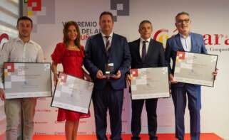 En el centro de la imagen, Javier Sal Pérez, director general de Citanias, recibe el Premio Pyme A Coruña 2024 / Cámara de Comercio de A Coruña