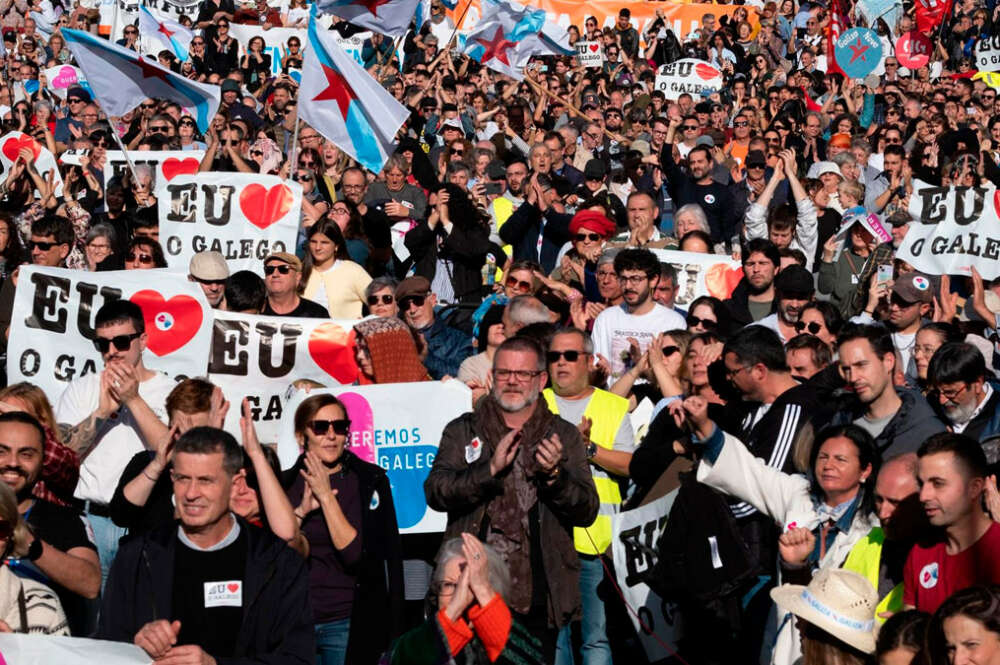 En Santiago, 'Convocatoria nacional pola lingua' convocada por la plataforma Queremos Galego.