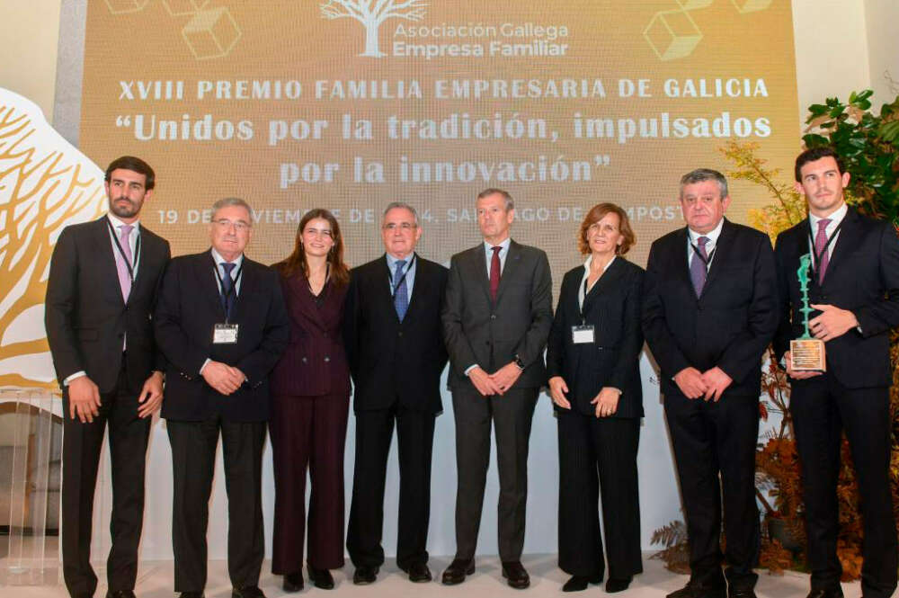 Foto de familia del acto de entrega del XVIII Premio Familia Empresaria de Galicia