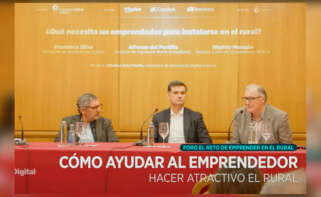 Francisco Silva, delegado de Iberdrola en Galicia, Alfonso del Portillo, director de Agrobank Norte (CaixaBank) e Higinio Mougán, director de Agaca, participaron en la jornada 'El reto de emprender en el rural organizado por Economía Digital Galicia