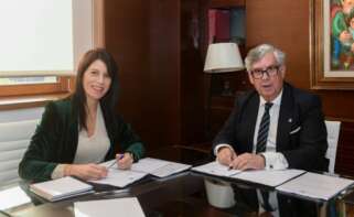 La conselleira de Vivenda e Planificación de Infraestruturas, María Martínez Allegue, y el presidente de la CEG, Juan Manuel Vieites / CEG