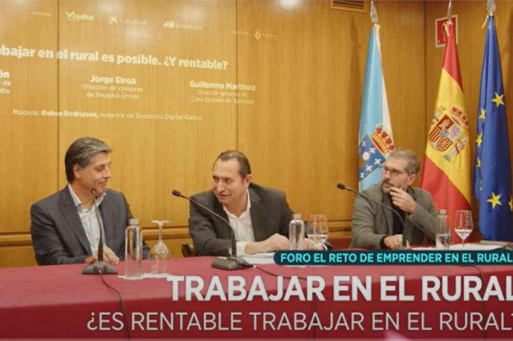 Javier Bretón, director general de Leche Celta; Jorge Eiroa, director de compras de Vegalsa-Eroski; y Guillermo Martínez, director gerente de Casa Grande de Xanceda