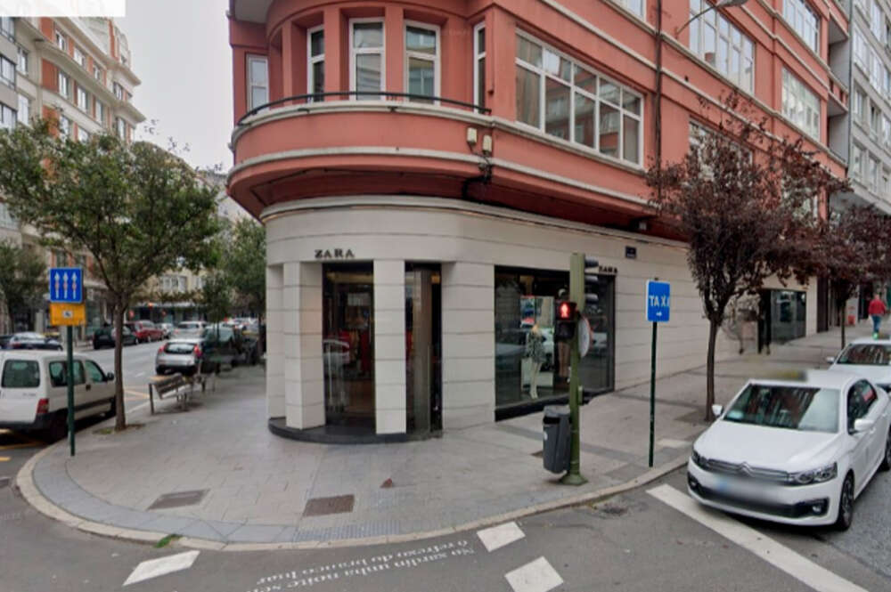 Tienda de Zara en la calle Juan Flórez de A Coruña, el primer establecimiento que abrió la multinacional