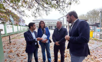 El portavoz del PP en el Congreso, Miguel Tellado, en una visita a Ferrol junto al alcalde, José Manuel Rey Varela, y los populares Elena Candia y Diego Calvo. - PP