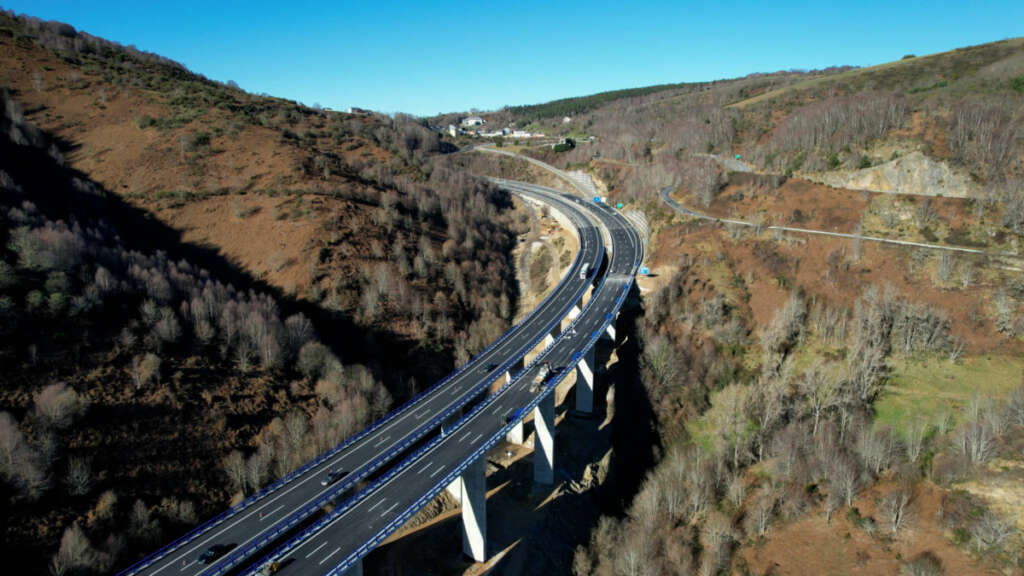 Imagen del viaducto de O Castro en la A-6 tras su reapertura del tráfico / Ministerio de Transportes