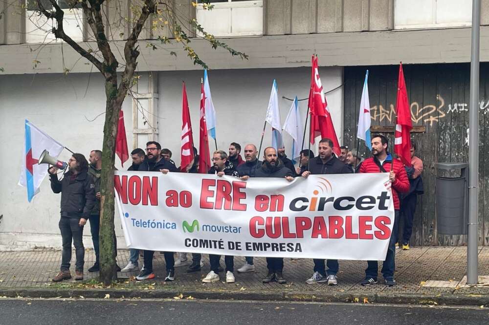 Protesta de los trabajadores de Circet a las puertas del Parlamento de Galicia / Europa Press