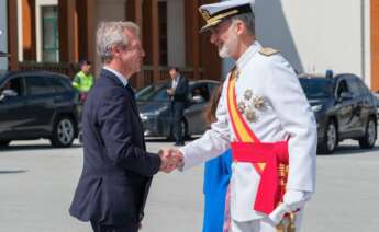 Alfonso Rueda saluda al monarca Felipe VI