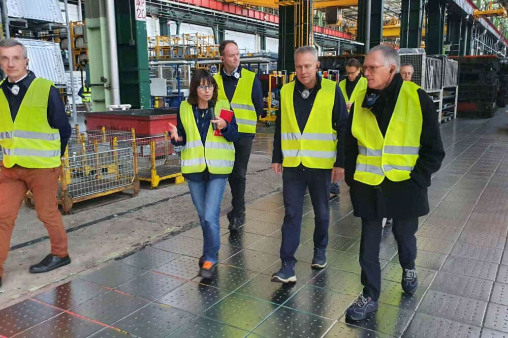 Carlos Tavares durante una visita a la planta de Vigo en 2023 / Stellantis