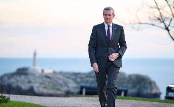 El presidente de la Xunta de Galicia, Alfonso Rueda, a su llegada a la XXVII Conferencia de Presidentes, en el Palacio de la Magdalena