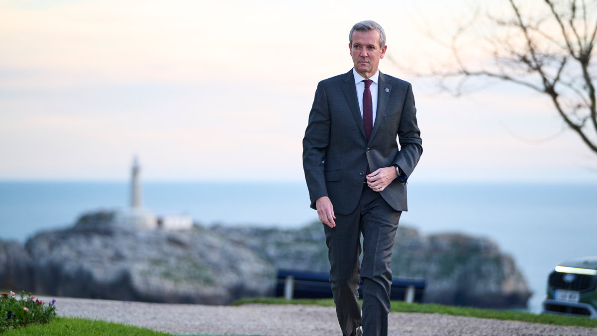 El presidente de la Xunta de Galicia, Alfonso Rueda, a su llegada a la XXVII Conferencia de Presidentes, en el Palacio de la Magdalena