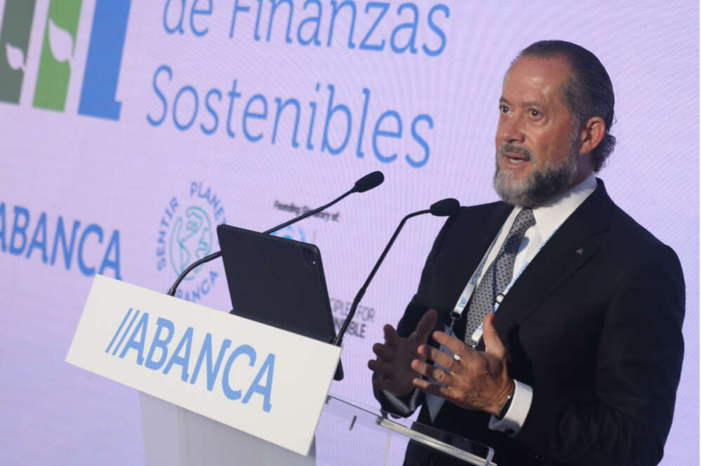 Juan Carlos Escotet, presidente de Abanca, interviene durante una jornada de finanzas sostenibles organizada por la entidad / Abanca