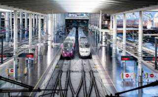 Dos trenes en las vías de la estación de Atocha-Almudena Grandes, en una foto de archivo.