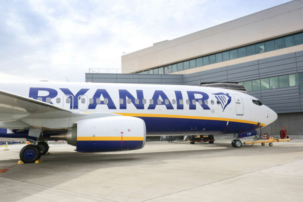 Ryanair culpa a las tasas de Aena y a la falta de incentivos del tijeretazo a su actividad en Galicia / Ryanair