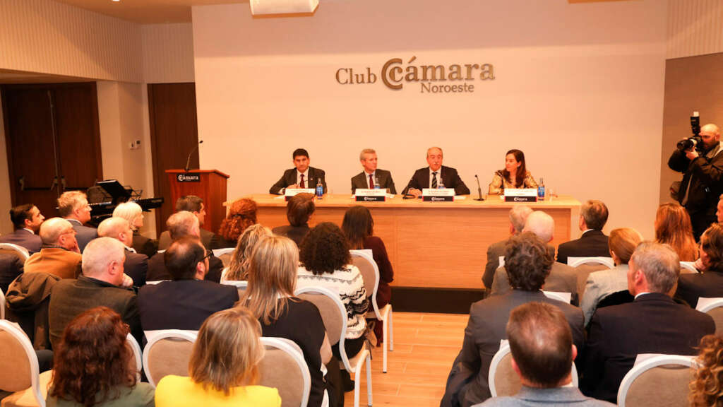 Pedro Blanco, delegado del Gobierno en Galicia; Alfonso Rueda, presidente de la Xunta; Antonio Couceiro, presidente de la Cámara de Comercio de A Coruña; e Inés Rey, alcaldesa de A Coruña